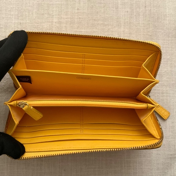 NEW Coach Accordion Embossed Snakeskin Yellow Leather Zip Wallet NWOT - Picture 7 of 15